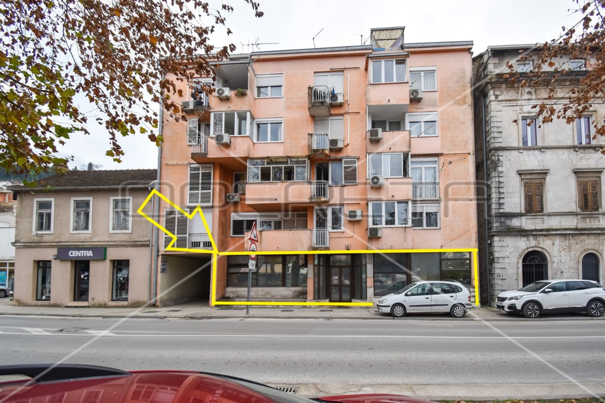 Spazio commerciale con vetrina, 130,20 m2, Metković, centro
