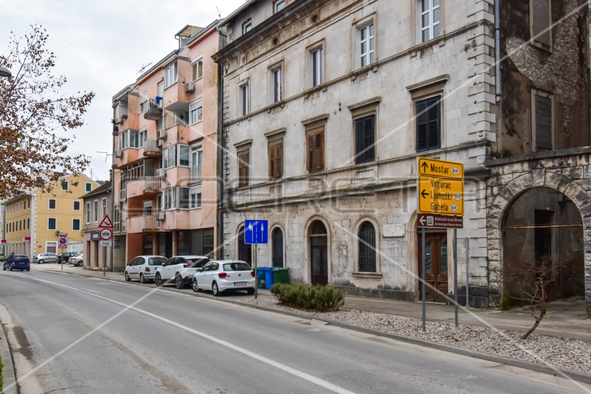 Spazio commerciale con vetrina, 130,20 m2, Metković, centro