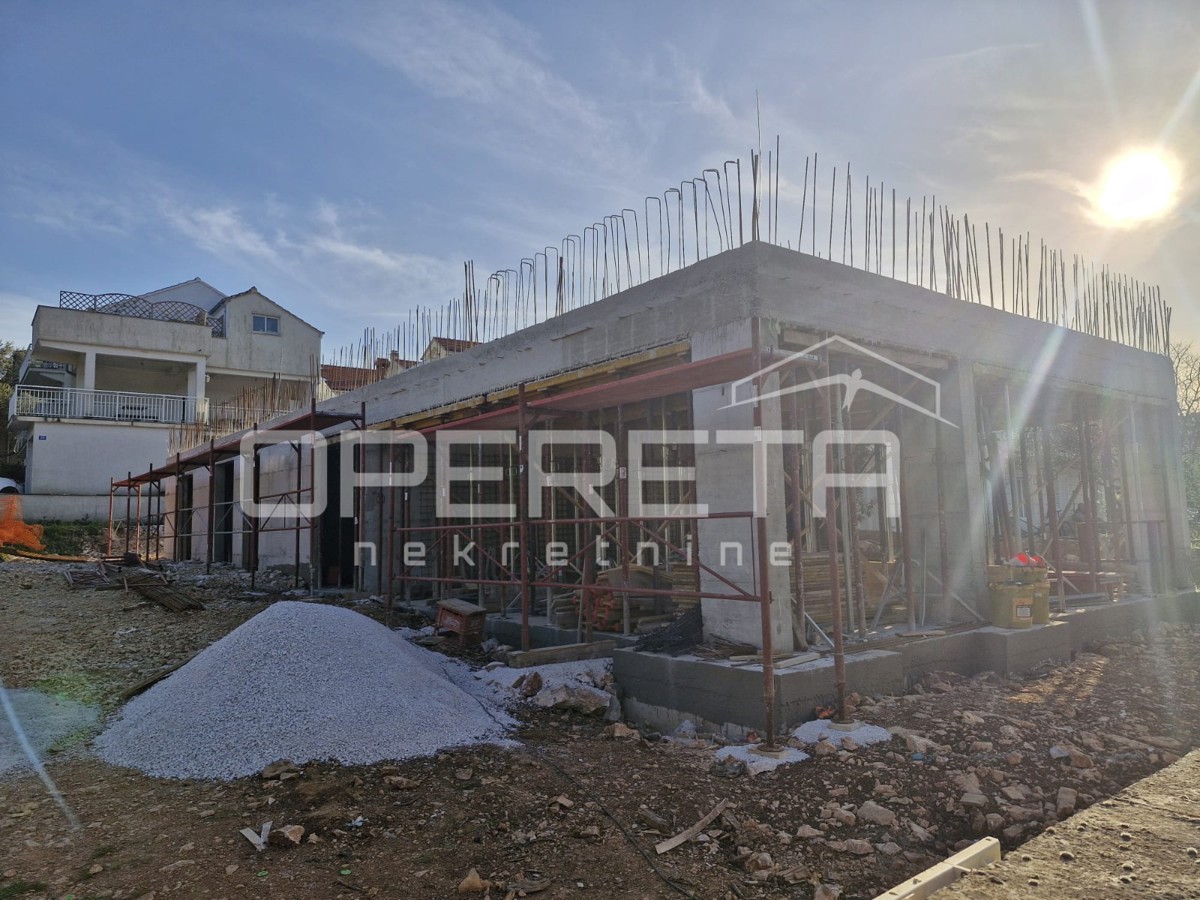 Appartamento moderno con terrazza, giardino e parcheggio a Korčula