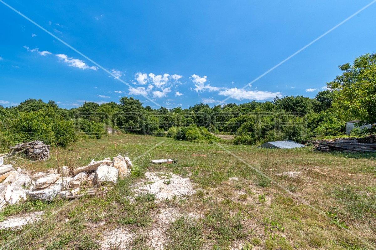 Terreno edificabile Kanfanar (dintorni) in posizione tranquilla