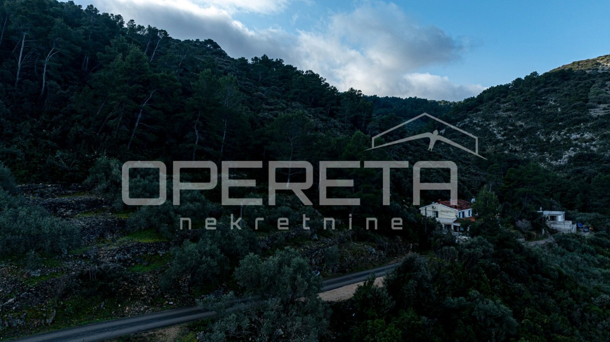 Terreno edificabile di 934 m2, seconda fila dal mare, isola di Korčula