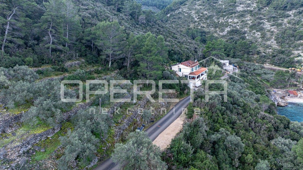 Terreno edificabile di 934 m2, seconda fila dal mare, isola di Korčula