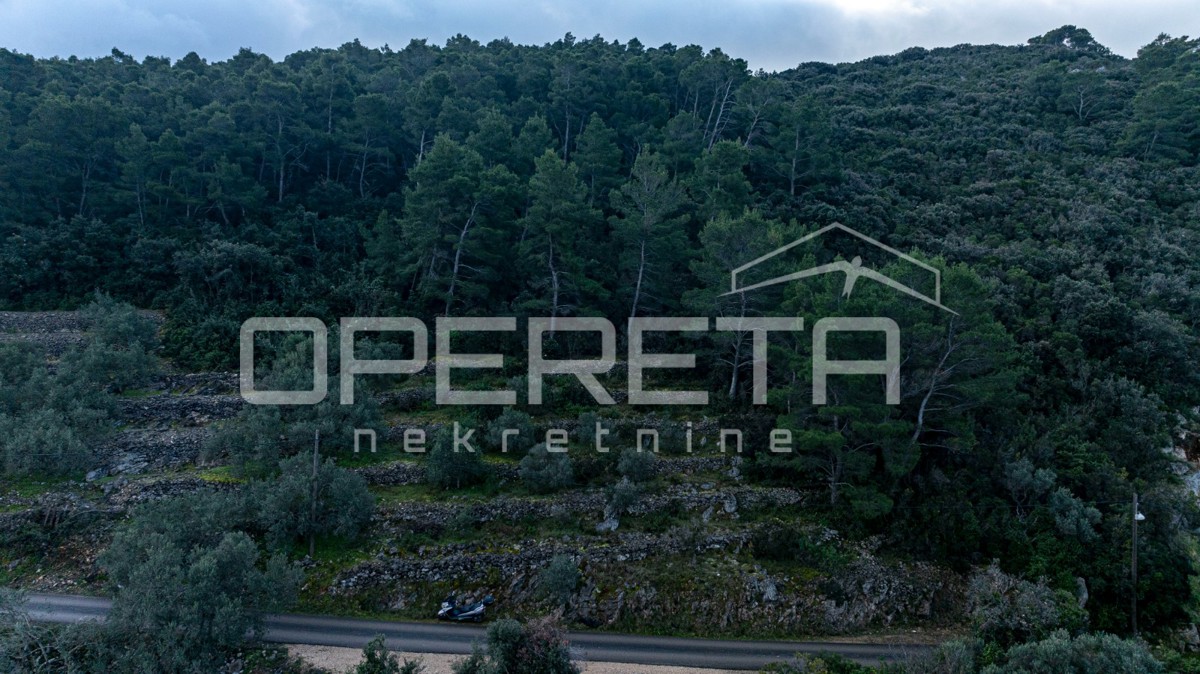 Terreno edificabile di 934 m2, seconda fila dal mare, isola di Korčula