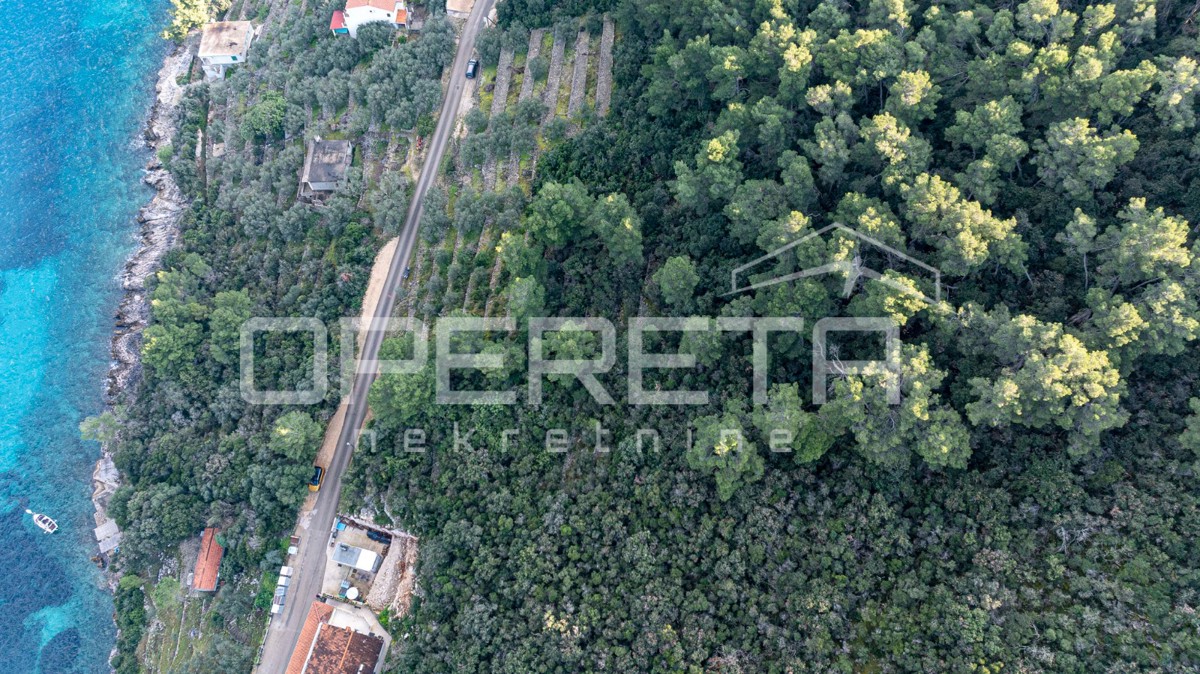 Terreno edificabile di 934 m2, seconda fila dal mare, isola di Korčula