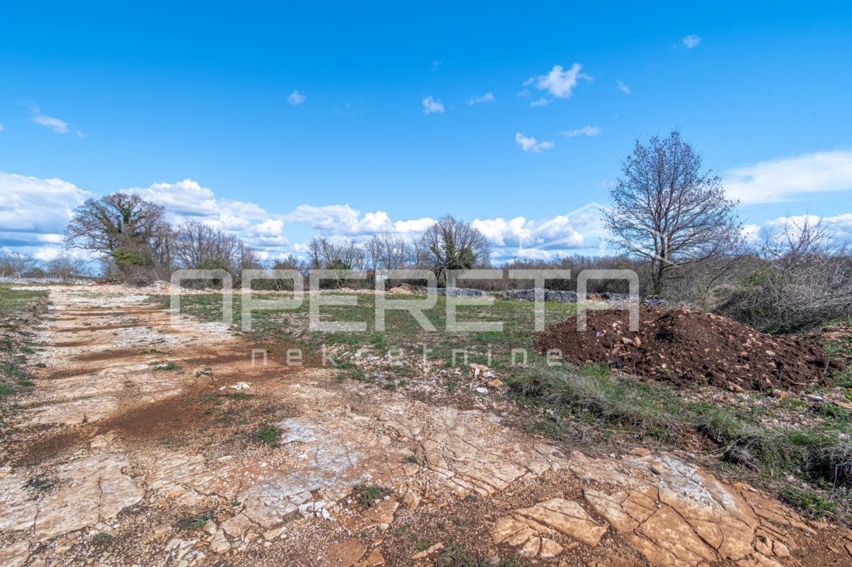 Terreno edificabile 796m2 Kanfanar vista mare