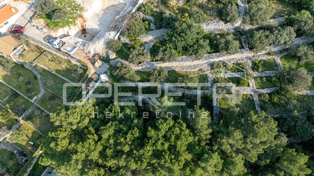 Terreno attraente di 507 m2 con vista sul mare, Lumbarda