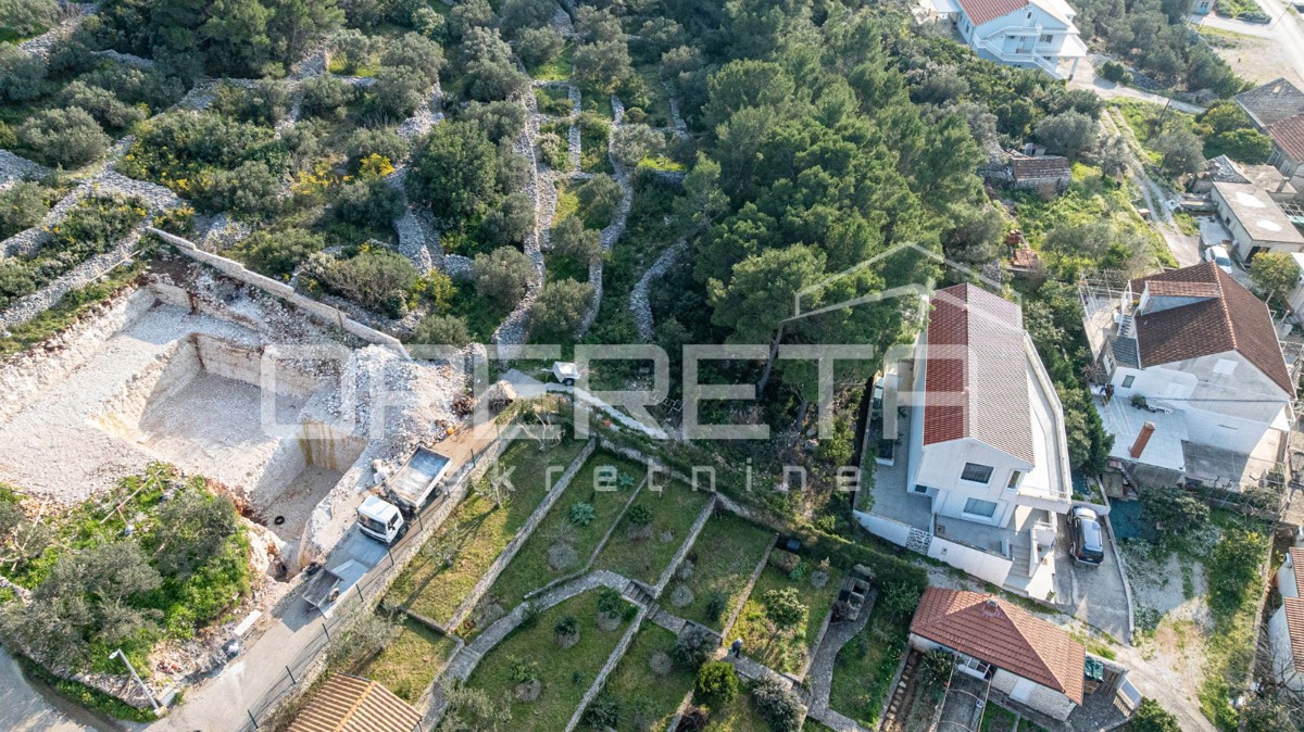 Terreno attraente di 507 m2 con vista sul mare, Lumbarda