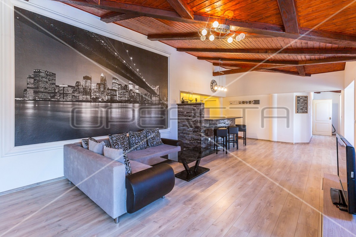 Istria, Ližnjan, appartamento al 1° piano con piscina, 3 camere da letto, ottima posizione