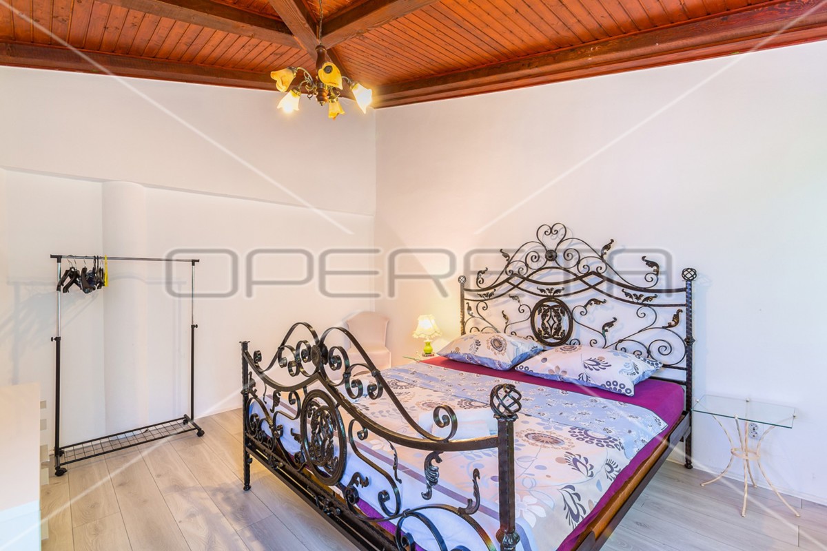 Istria, Ližnjan, appartamento al 1° piano con piscina, 3 camere da letto, ottima posizione