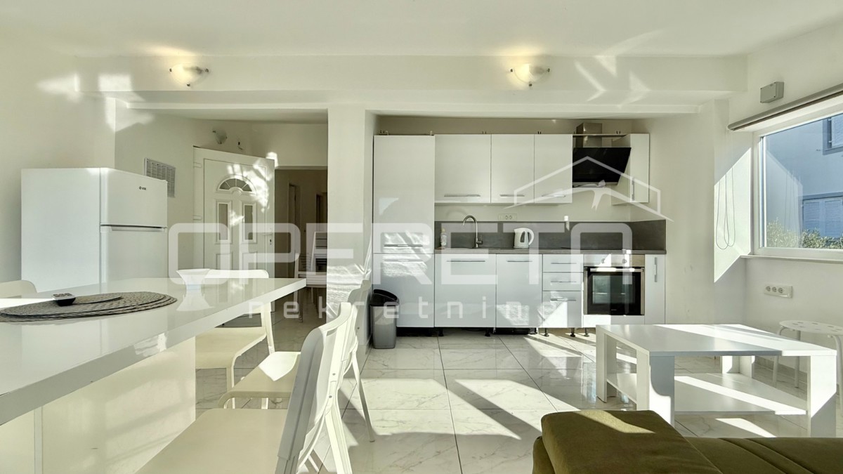 Novalja – appartamento trilocale di 85 m², a 500 m dal mare