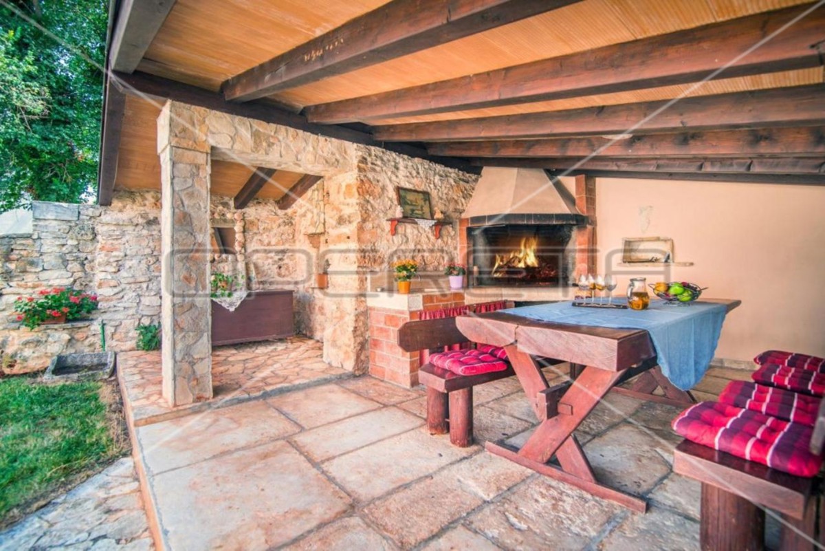 Istria, Marčana - dintorni, affascinante casa in pietra con piscina, posizione tranquilla