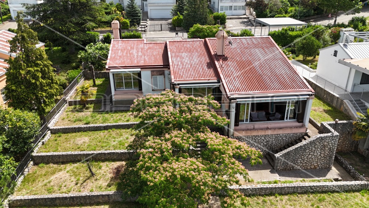 Villa unica con vista incantevole a Njivice, Krk