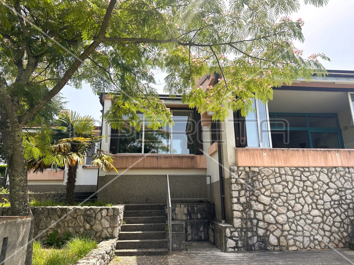 Villa unica con vista incantevole a Njivice, Krk