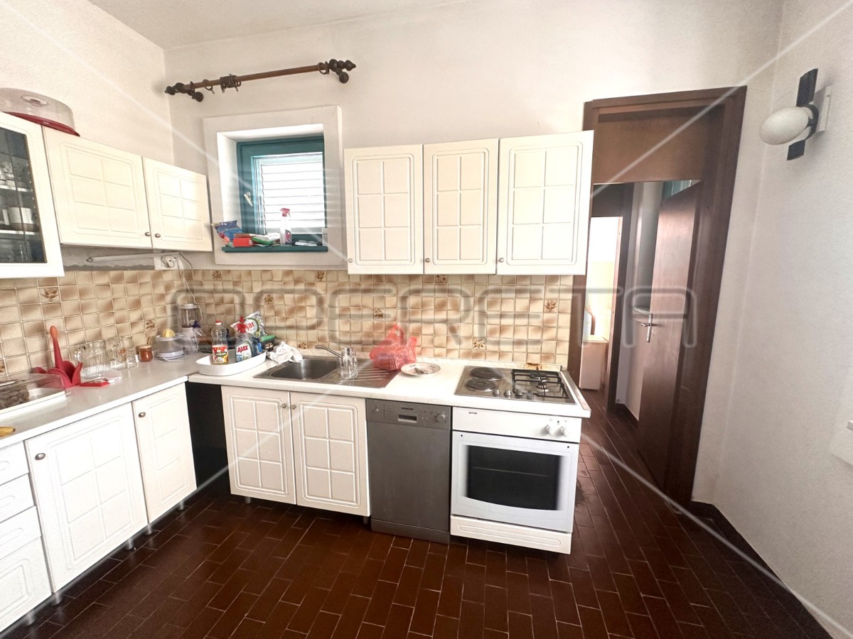 Villa unica con vista incantevole a Njivice, Krk