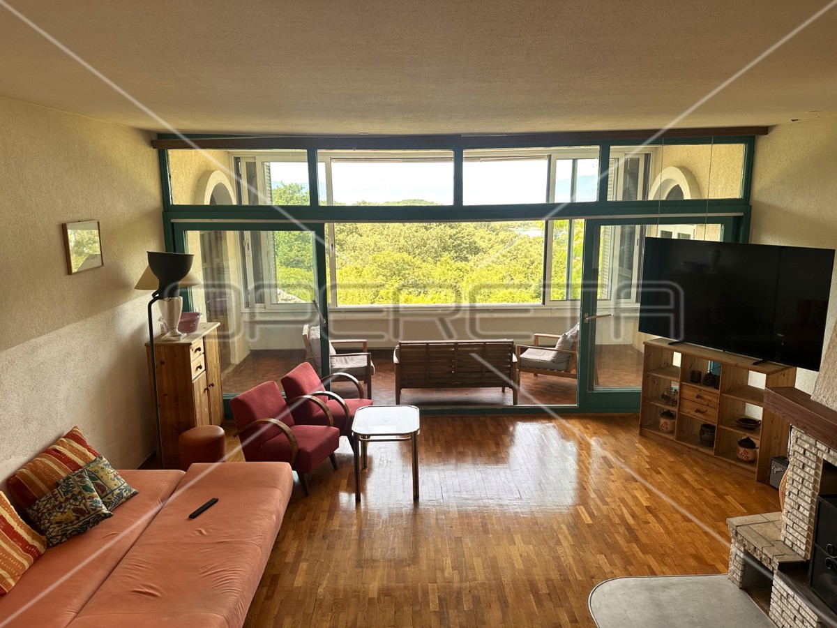 Villa unica con vista incantevole a Njivice, Krk