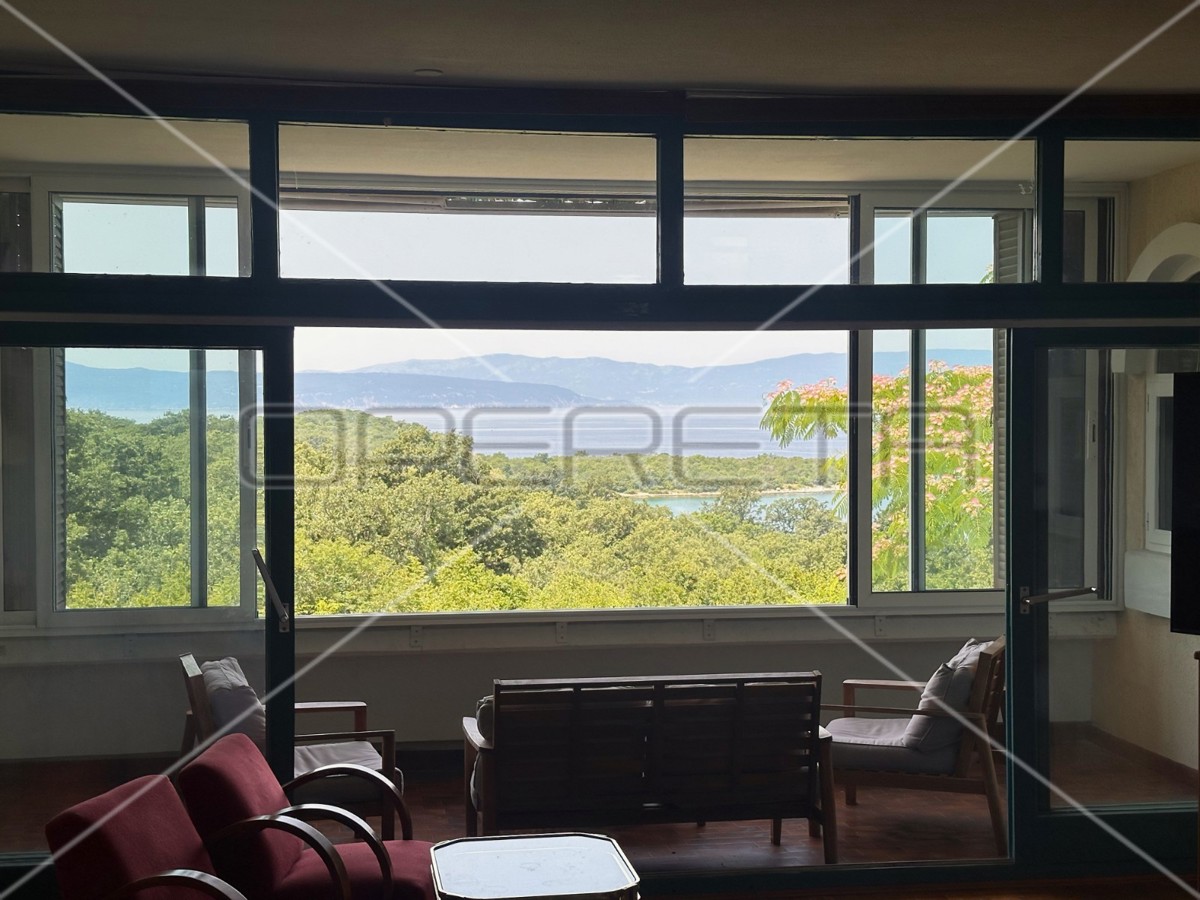 Villa unica con vista incantevole a Njivice, Krk