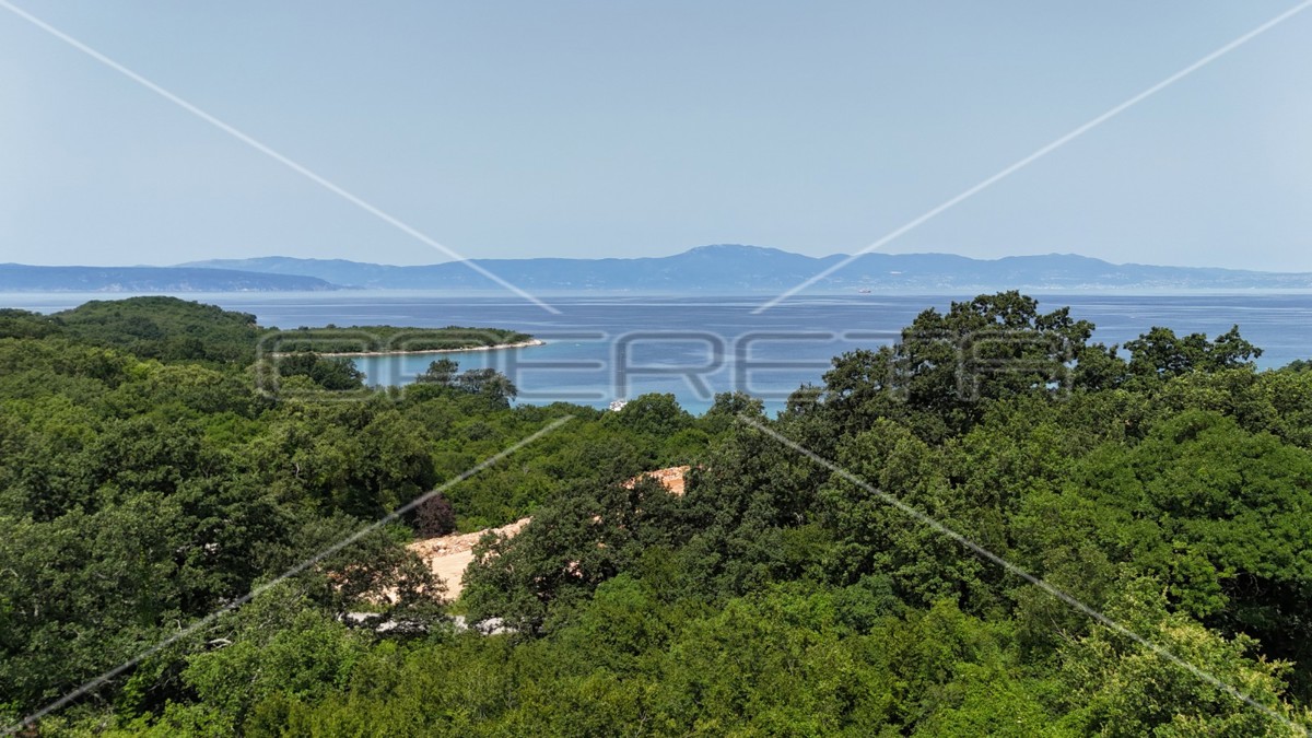 Villa unica con vista incantevole a Njivice, Krk