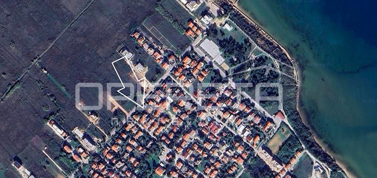 Casa con due appartamenti e giardino, vicinanza al mare, Sabunike-Nin, Zara