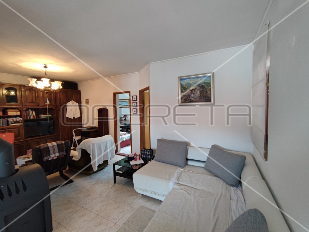 Casa con due appartamenti e giardino, vicinanza al mare, Sabunike-Nin, Zara