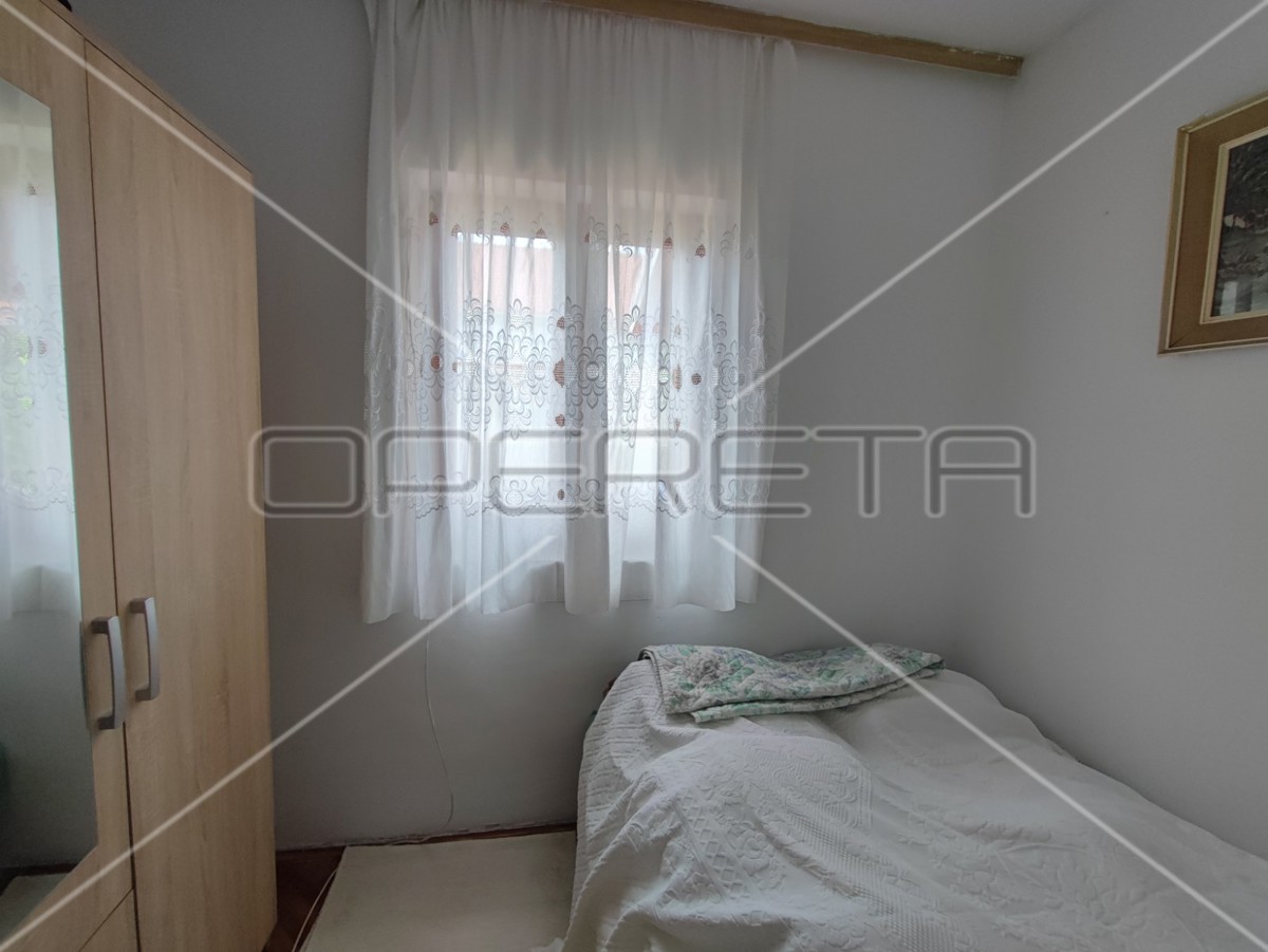 Casa con due appartamenti e giardino, vicinanza al mare, Sabunike-Nin, Zara