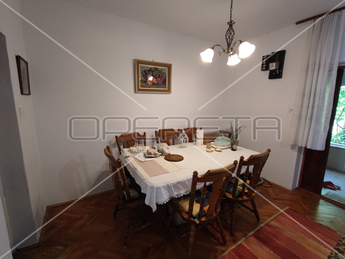 Casa con due appartamenti e giardino, vicinanza al mare, Sabunike-Nin, Zara