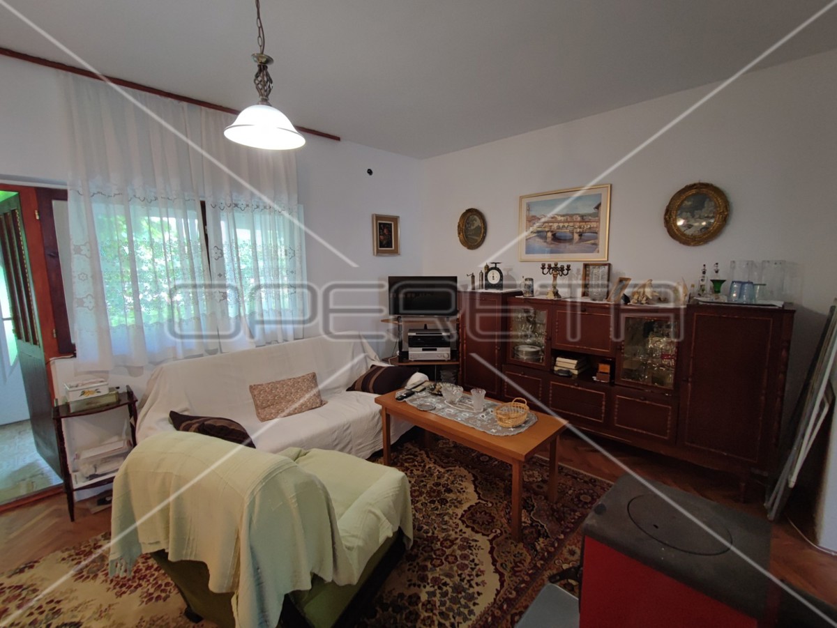 Casa con due appartamenti e giardino, vicinanza al mare, Sabunike-Nin, Zara