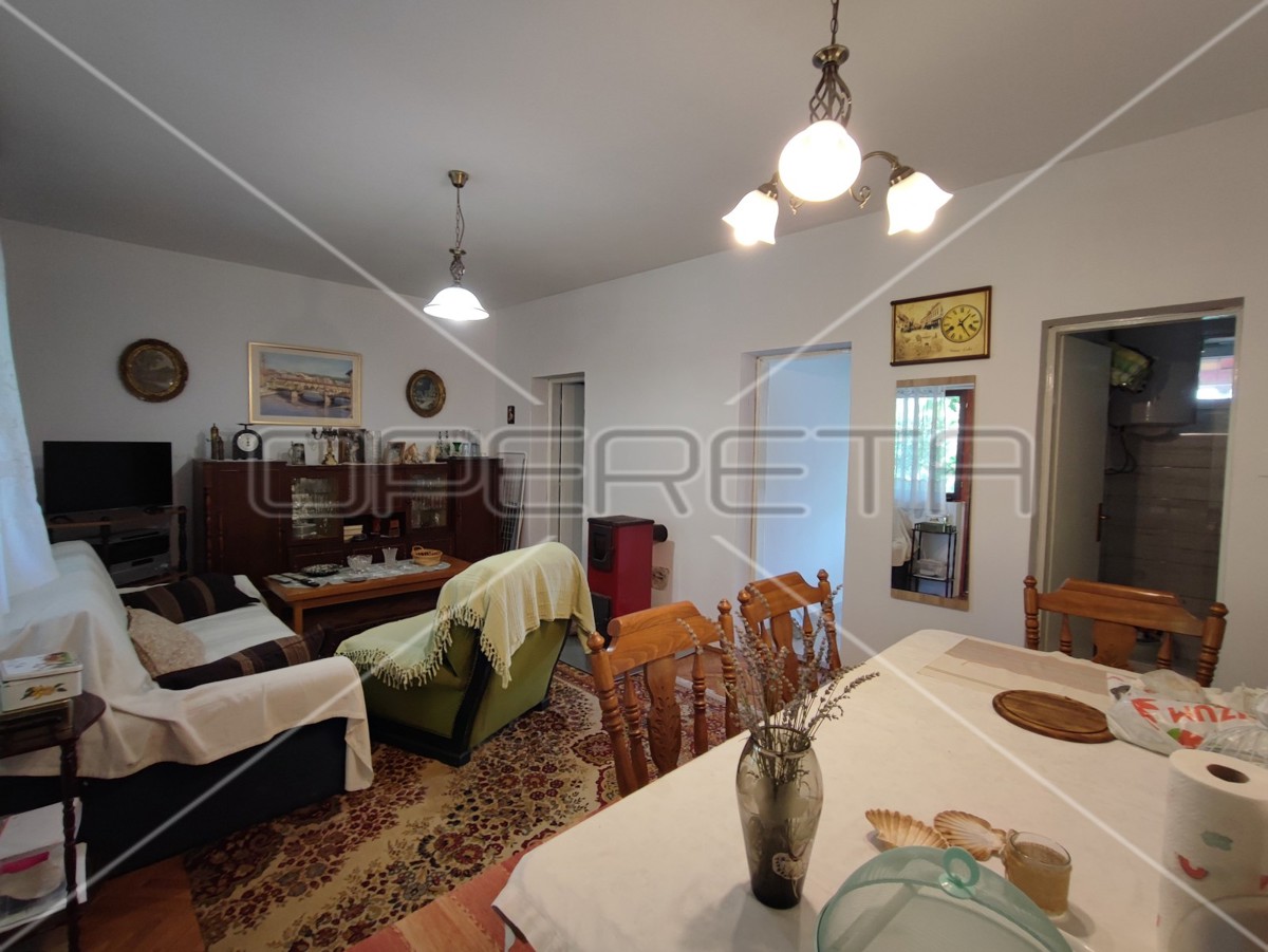 Casa con due appartamenti e giardino, vicinanza al mare, Sabunike-Nin, Zara