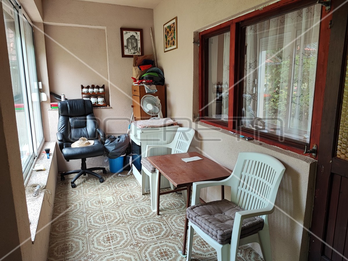 Casa con due appartamenti e giardino, vicinanza al mare, Sabunike-Nin, Zara