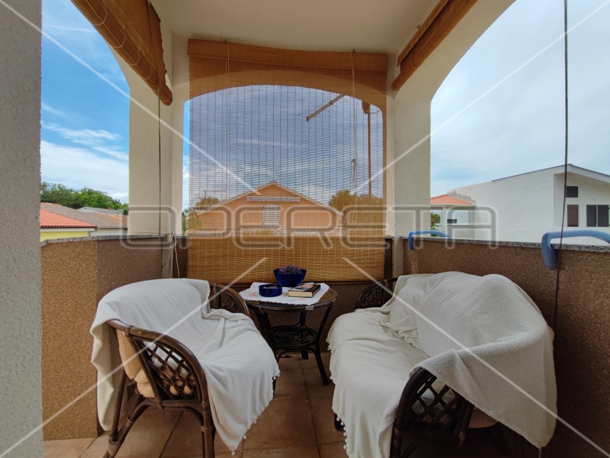 Casa con due appartamenti e giardino, vicinanza al mare, Sabunike-Nin, Zara