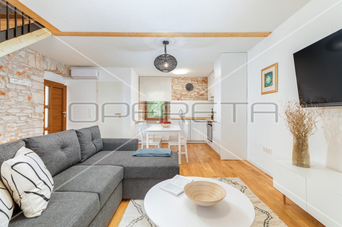 Istria, Šišan – Casa bifamiliare con tre appartamenti, ideale per investimento