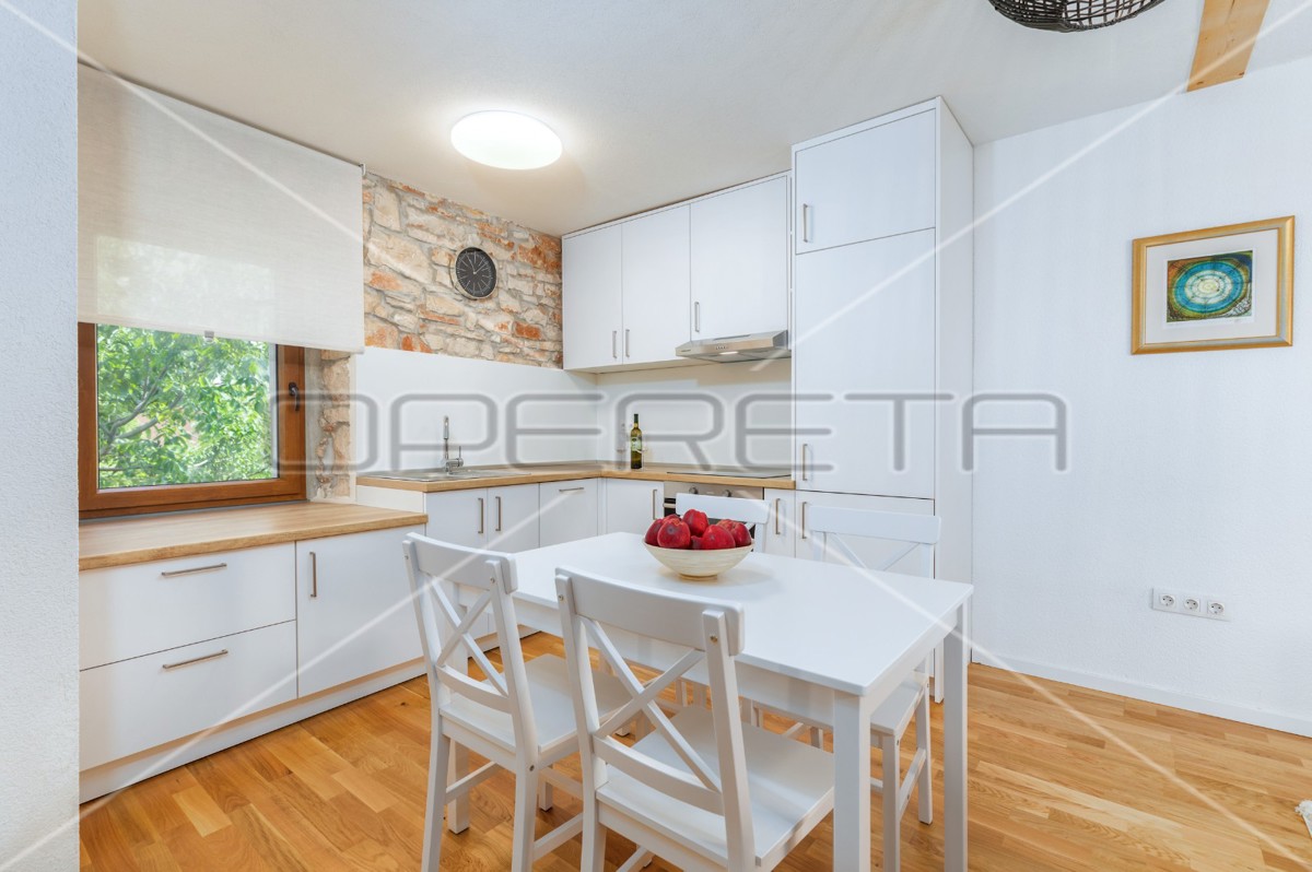 Istria, Šišan – Casa bifamiliare con tre appartamenti, ideale per investimento