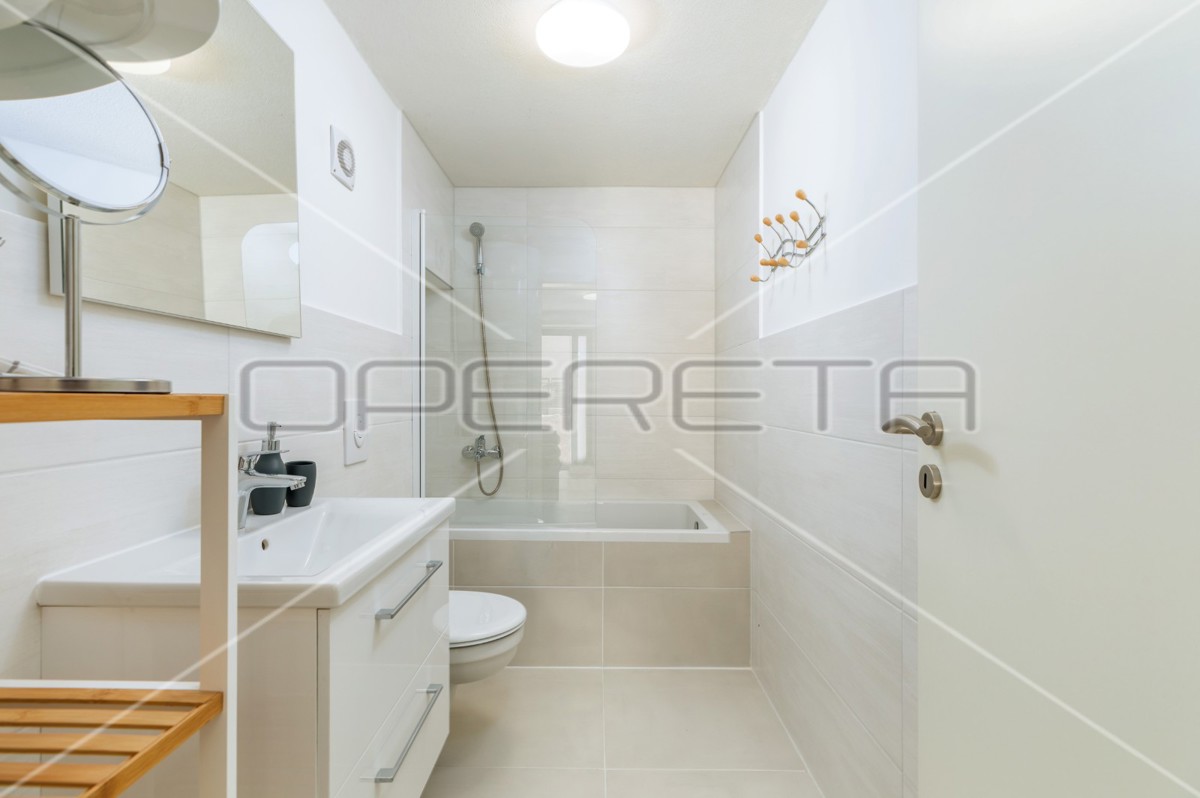 Istria, Šišan – Casa bifamiliare con tre appartamenti, ideale per investimento