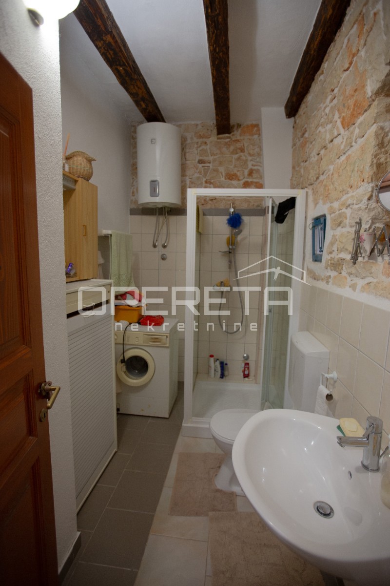 Casa in pietra tradizionale con due appartamenti.