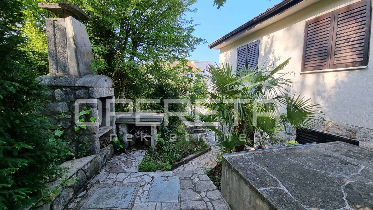Njivice, Isola di Krk – Affascinante casa in pietra con vista mare, grande terrazza e verdeggianti giardini