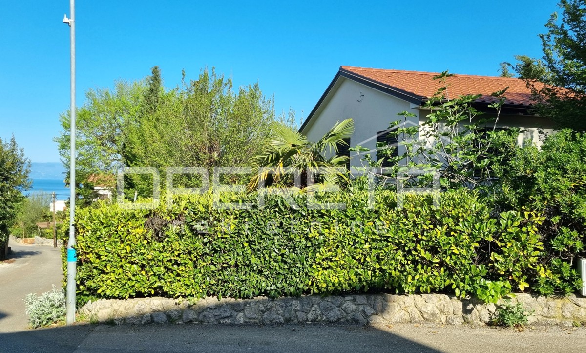Njivice, Isola di Krk – Affascinante casa in pietra con vista mare, grande terrazza e verdeggianti giardini