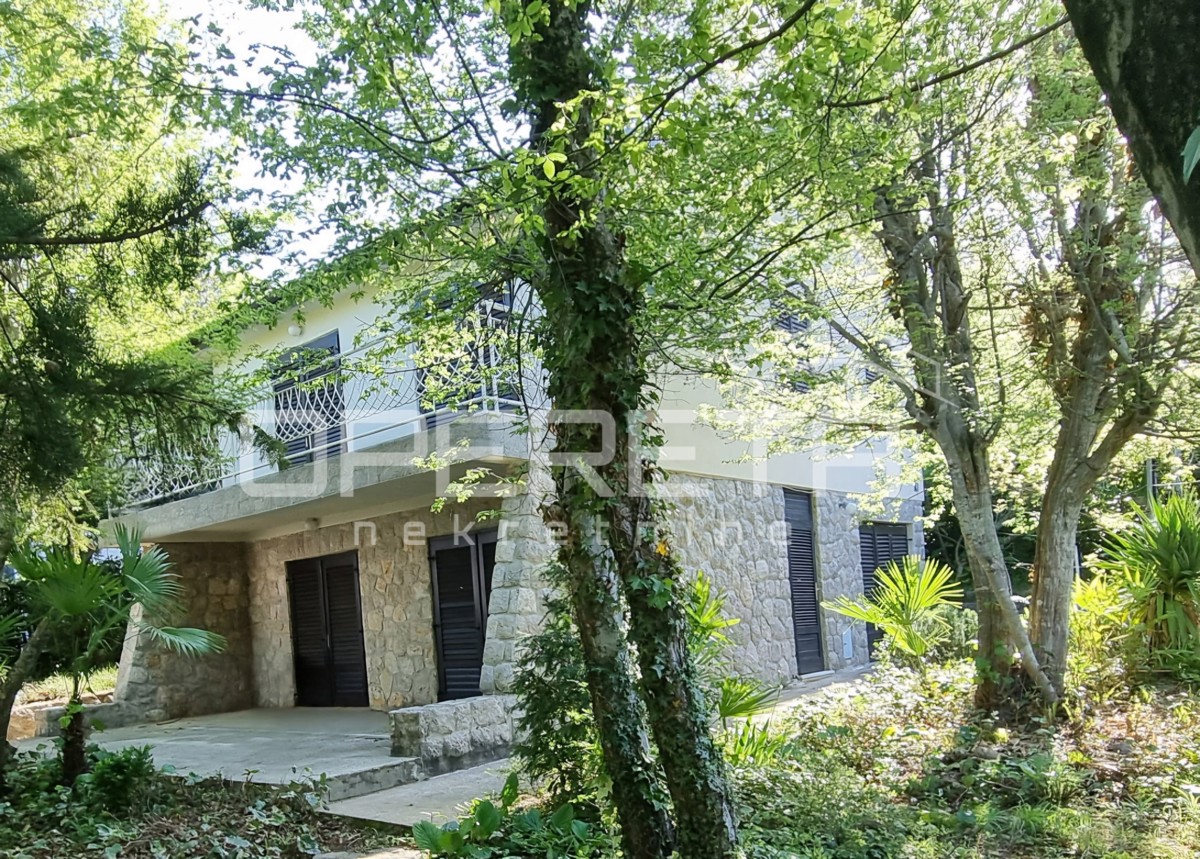 Njivice, Isola di Krk – Affascinante casa in pietra con vista mare, grande terrazza e verdeggianti giardini
