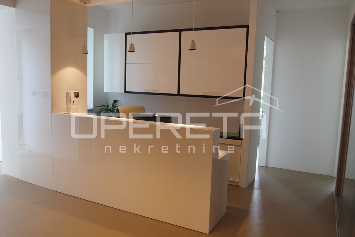 Vendita, Edificio commerciale, Centar, Vinogradska, 580m2