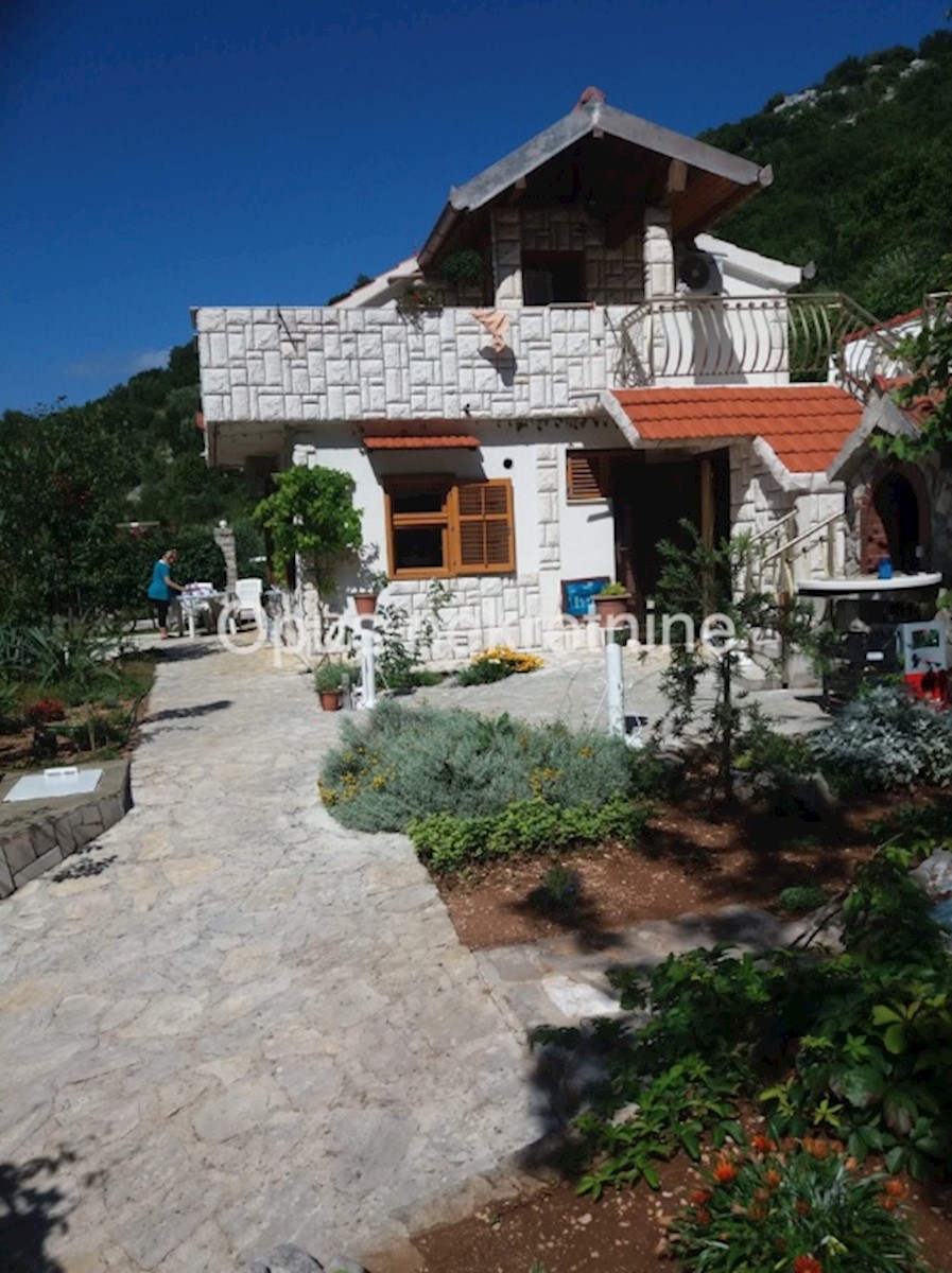 Trpanj, casa con vista e ampio giardino