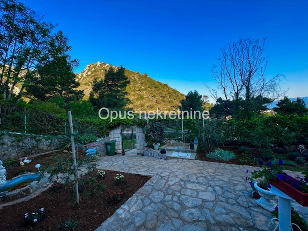 Trpanj, casa con vista e ampio giardino