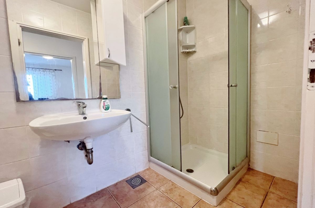 Porat, Malinska - appartamento a 100m dal mare, vista mare