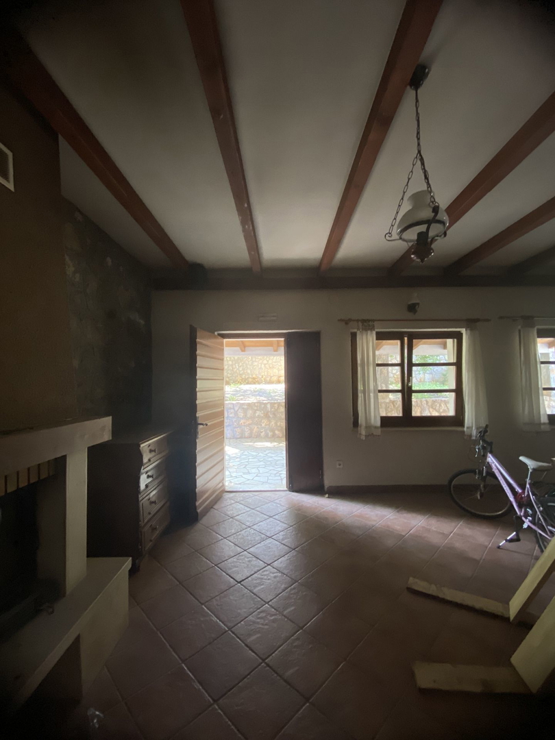 Malinska - house with commercial space and furnished apartment