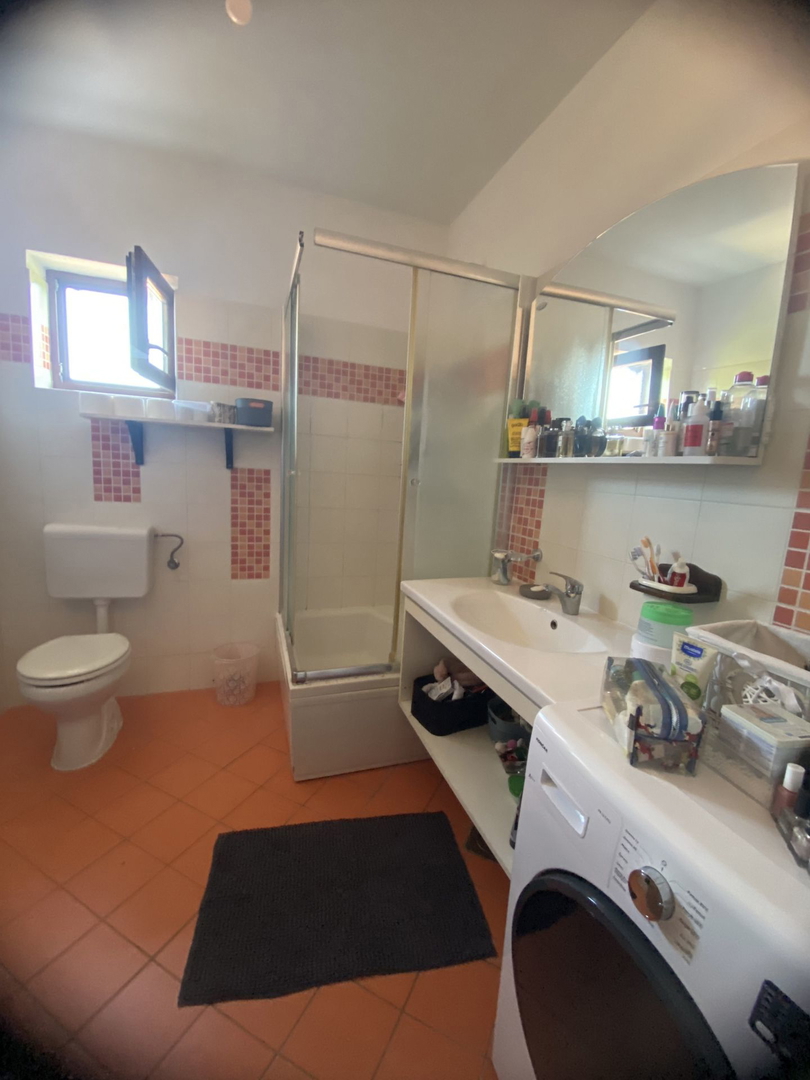 Malinska - house with commercial space and furnished apartment
