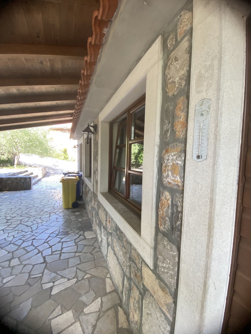 Malinska - house with commercial space and furnished apartment