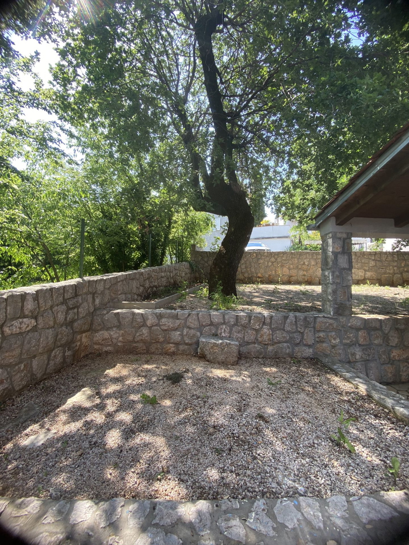Malinska - house with commercial space and furnished apartment