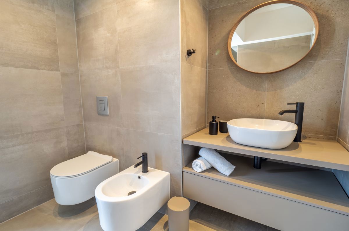 &lt;Villa&gt; Lusso Mediterranea con &lt;piscina&gt; e &lt;vista&gt; panoramica sul &lt;mare&gt; a &lt;Vrbnik&gt; sull&apos;isola di &lt;Krk&gt; &lt;/Villa&gt;