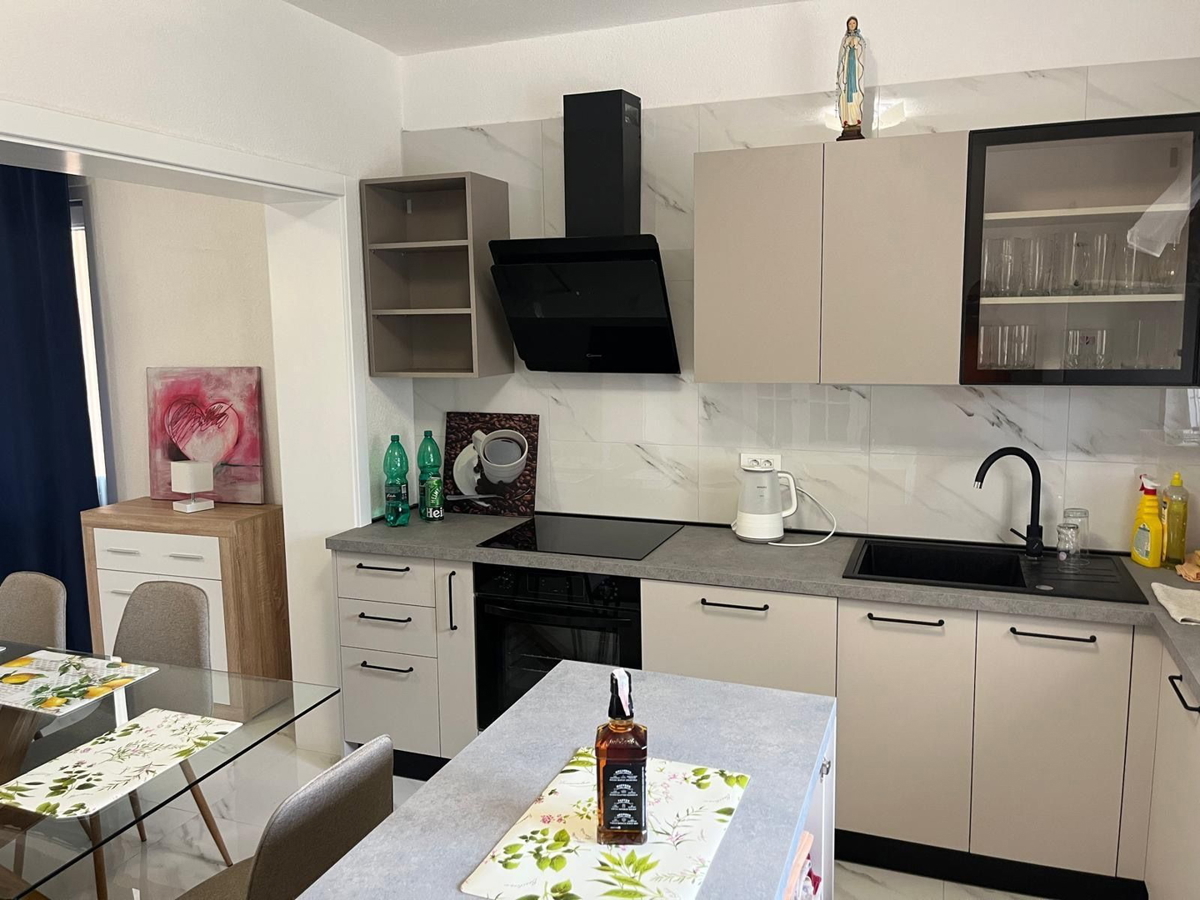 Nuova villa ristrutturata, piscina, prezzo ridotto - Pirovac, Vodice