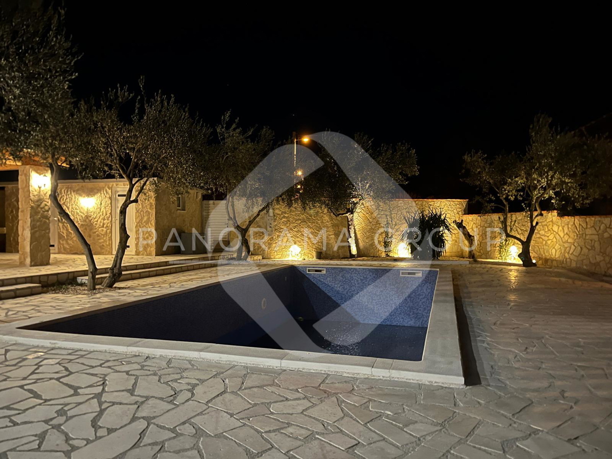 Nuova villa ristrutturata, piscina, prezzo ridotto - Pirovac, Vodice