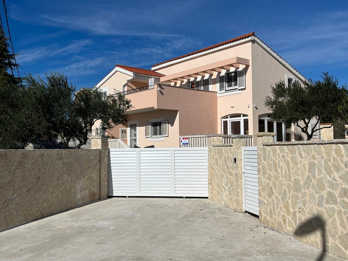 Nuova villa ristrutturata, piscina, prezzo ridotto - Pirovac, Vodice