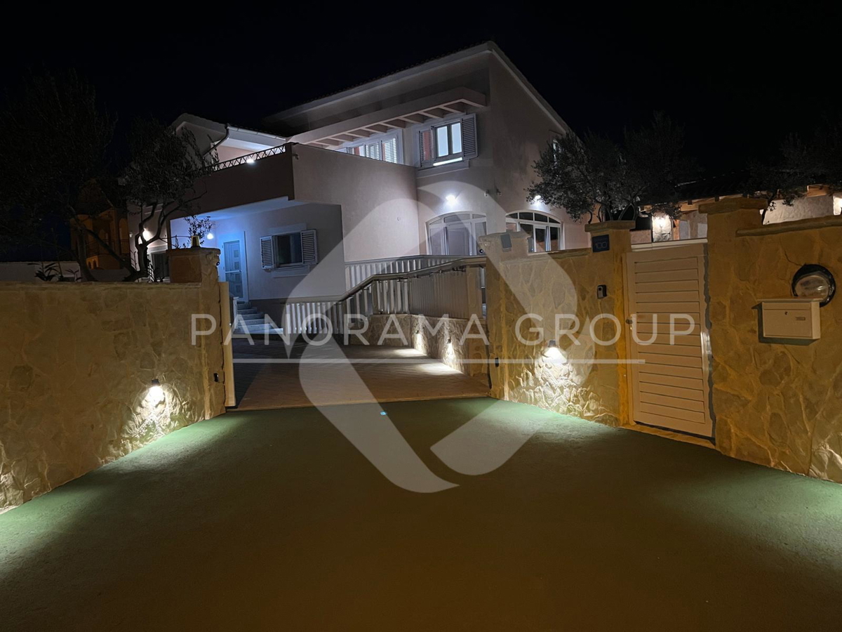 Nuova villa ristrutturata, piscina, prezzo ridotto - Pirovac, Vodice