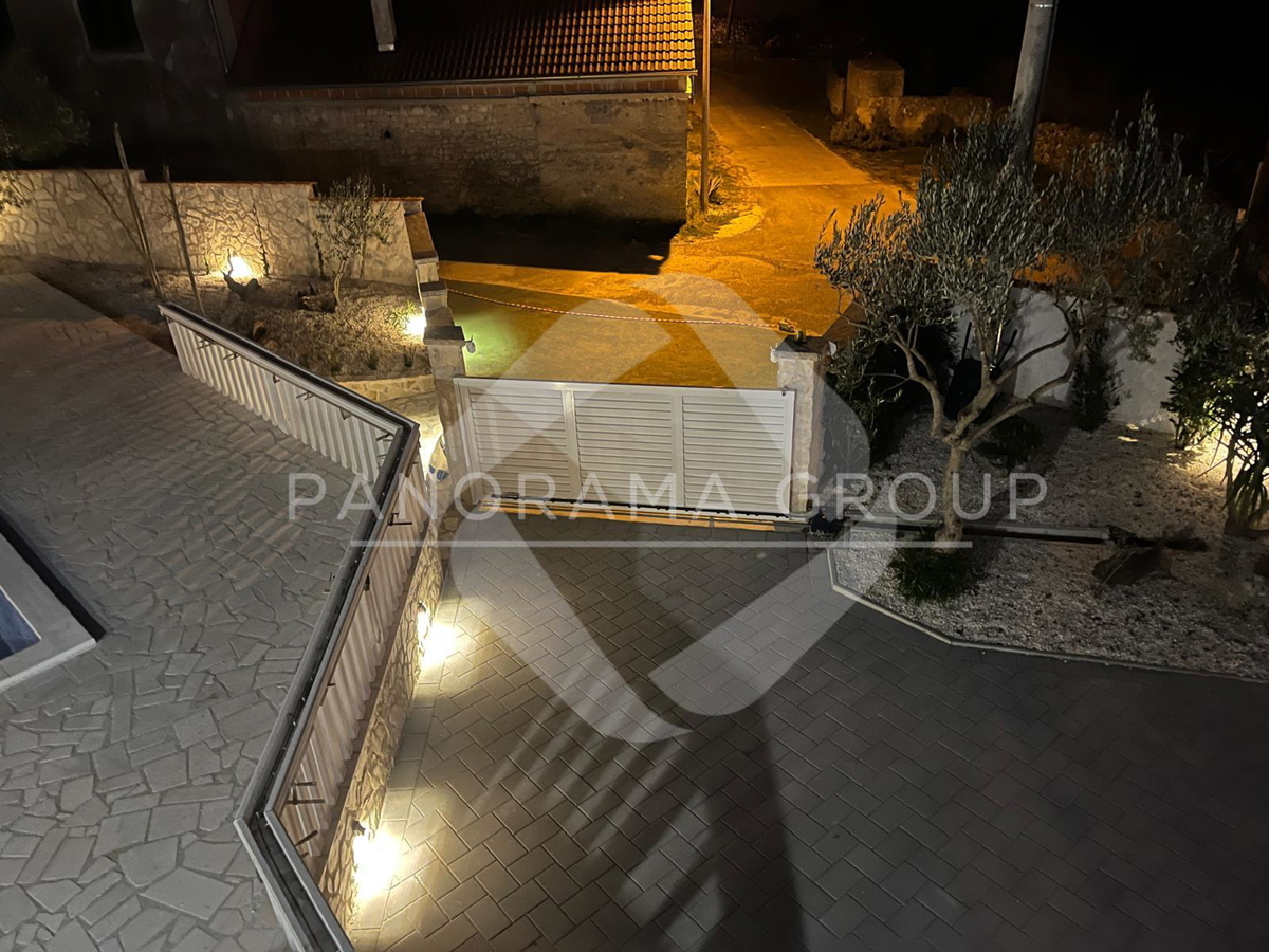 Nuova villa ristrutturata, piscina, prezzo ridotto - Pirovac, Vodice